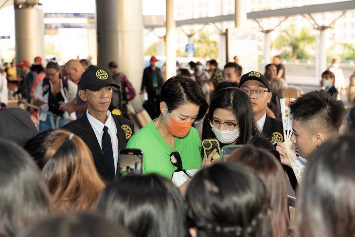 Hồ Hạnh Nhi bất ngờ tới Việt Nam hội ngộ Thu Hoài, hứa hẹn rủ ‘hội bà 8 TVB’ sang chơi - Ảnh 1.