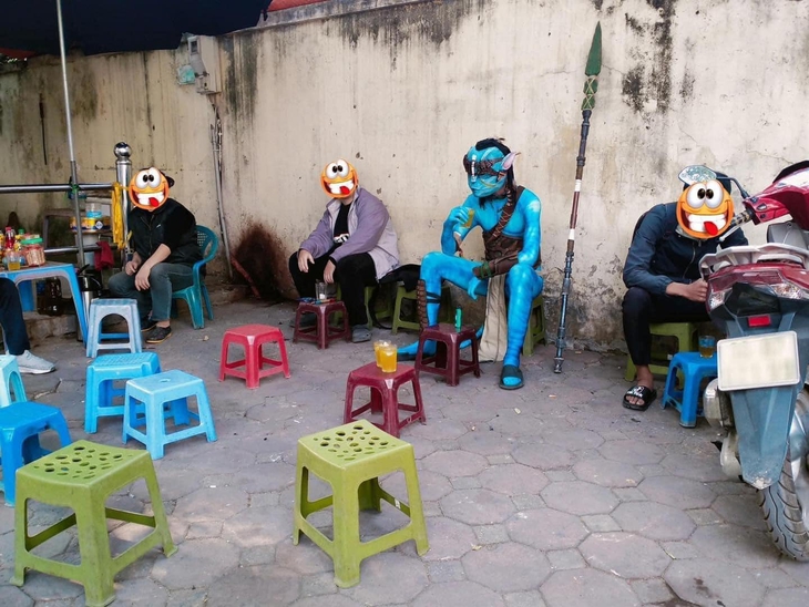 Bị bắt rửa chén ở Thái, người Navi đến Việt Nam được mời bún đậu, trà đá vỉa hè - Ảnh 1.