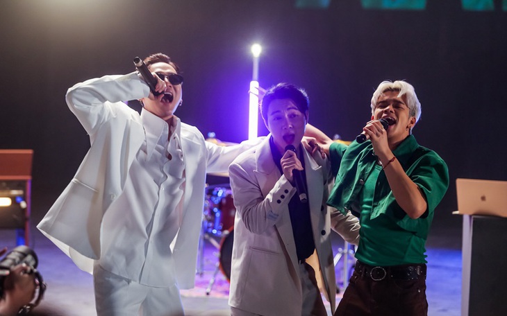 Lộc Cộc Band làm mới ca khúc Mưa phi trường