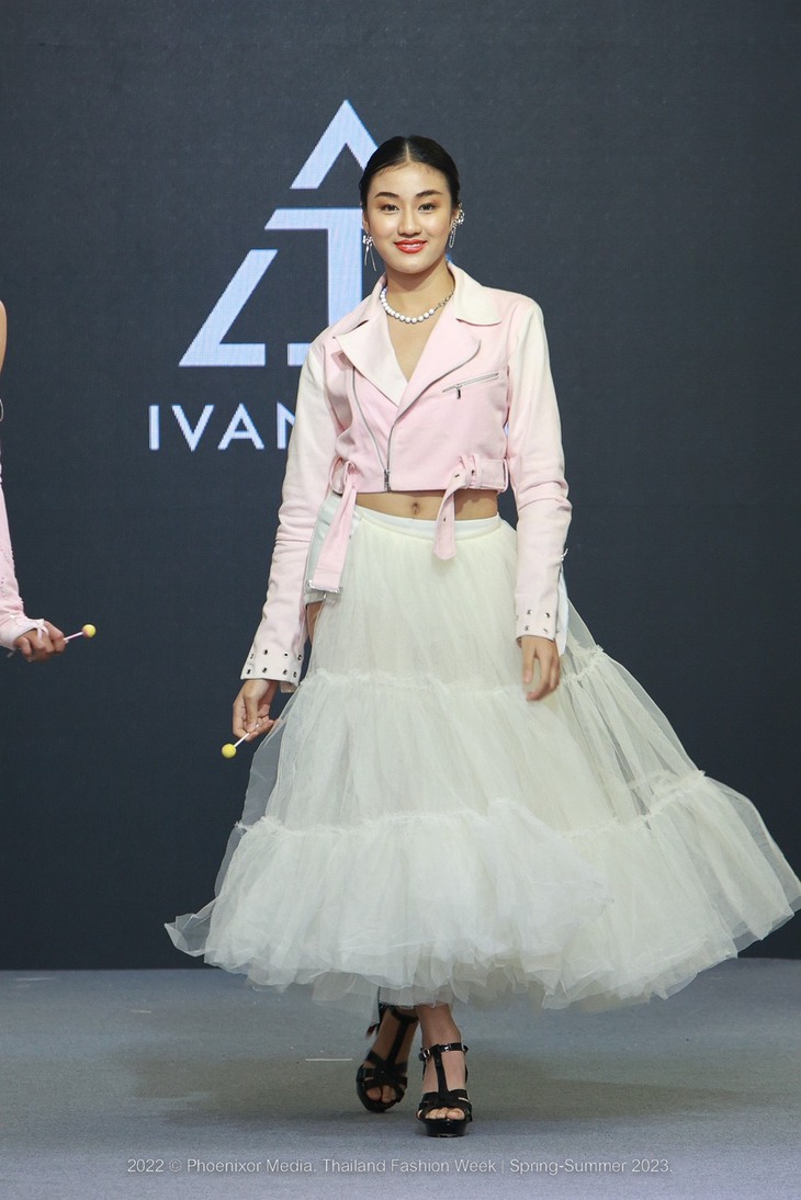 BB Trần và Hải Triều sang Thái diễn thời trang mới chịu - Ảnh 6.