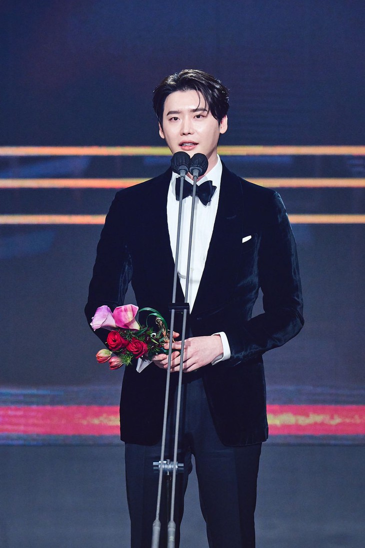 Lee Jong Suk và IU lộ chuyện hẹn hò - Ảnh 9.