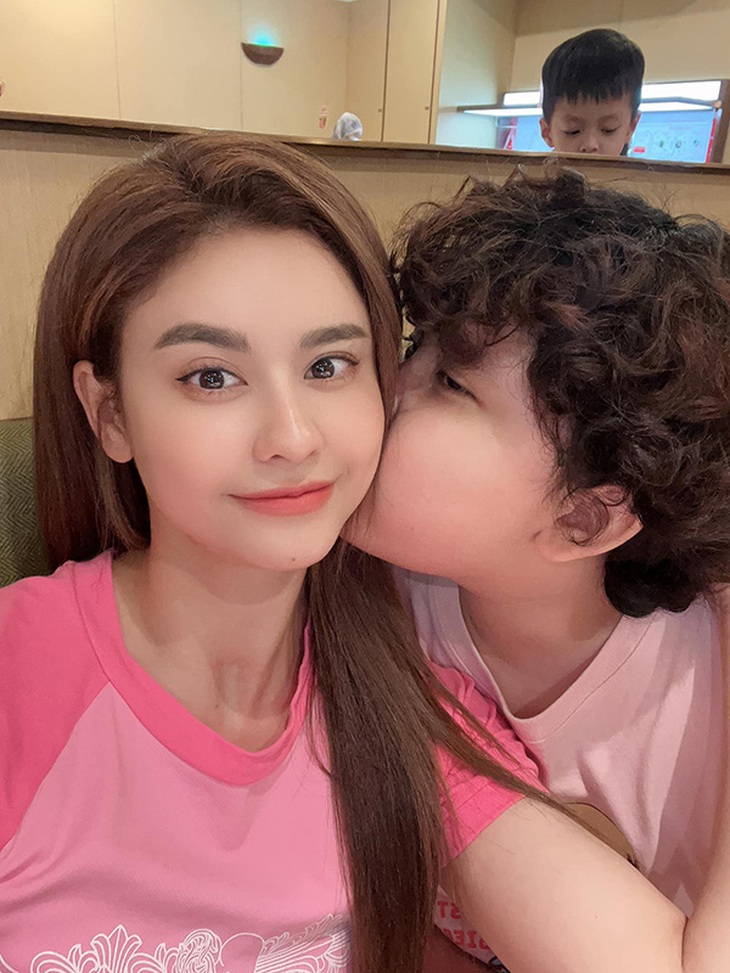 Ảnh vui sao Việt 4-12: Trường Giang bị vợ ‘troll’ khi khen body đẹp - Ảnh 10.