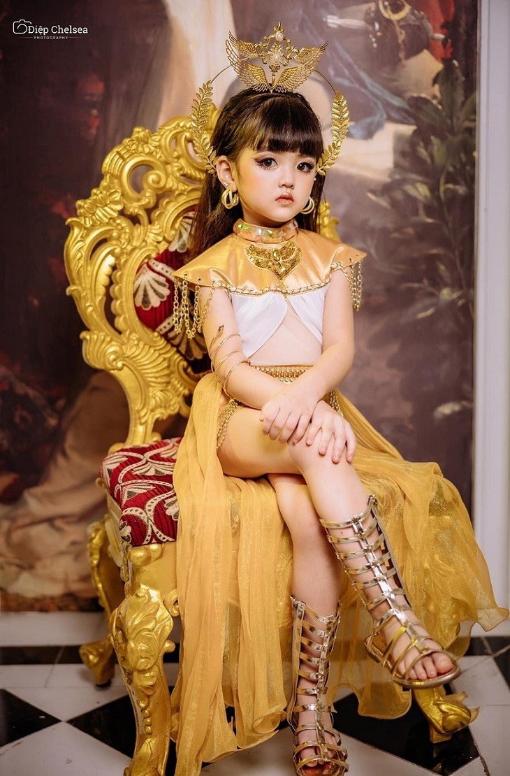 Phát sốt với vẻ đáng yêu của sao nhí 5 tuổi làm nữ chính phim Đừng làm mẹ cáu - Ảnh 8.