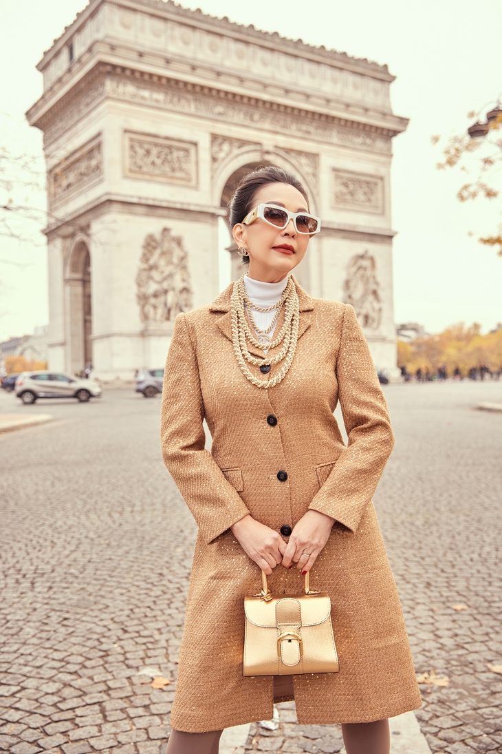 ‘Nữ hoàng ảnh lịch’ Diễm My mặc thương hiệu Việt, phủ phụ kiện hàng hiệu dạo chơi Paris - Ảnh 4.