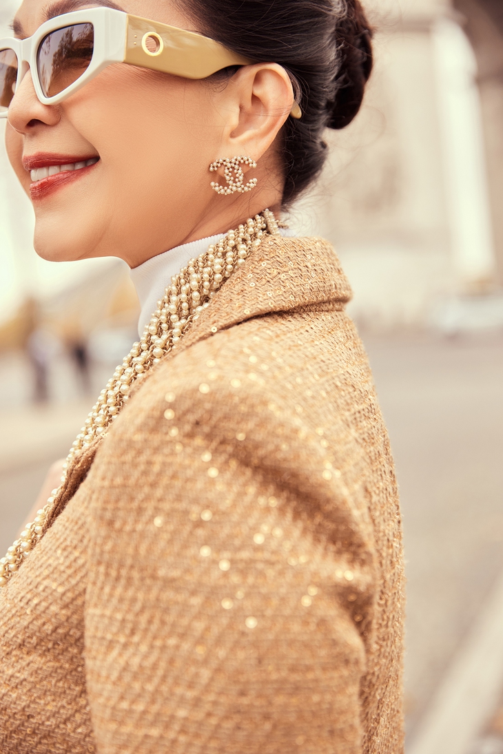 ‘Nữ hoàng ảnh lịch’ Diễm My mặc thương hiệu Việt, phủ phụ kiện hàng hiệu dạo chơi Paris - Ảnh 2.