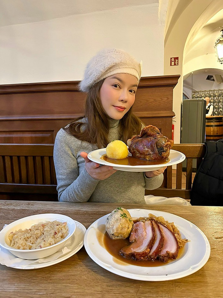 Ảnh vui sao Việt 8-12: Con trai út là ‘cây hài’ của gia đình Hoàng Bách - Ảnh 5.