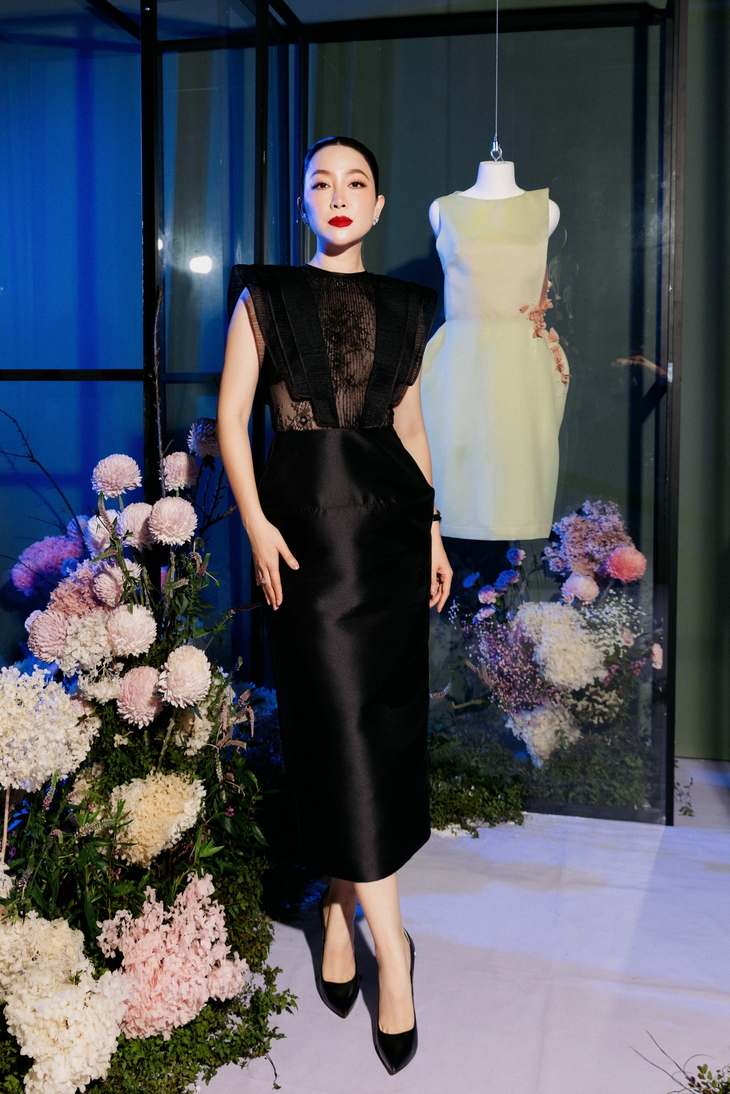 Dàn sao xúng xính váy áo đến triển lãm thời trang đẹp mê hồn của PHUONG MY - Ảnh 4.