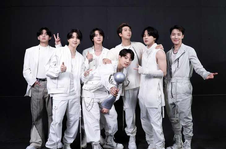 Ơn giời, chuyện nhập ngũ của BTS cũng được chốt hạ! - Ảnh 1.