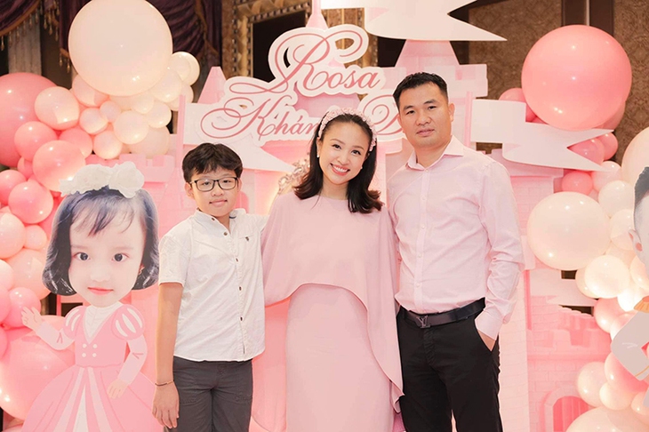 Ảnh vui sao Việt 19/7: Con gái Đông Nhi tập catwalk - Ảnh 6.