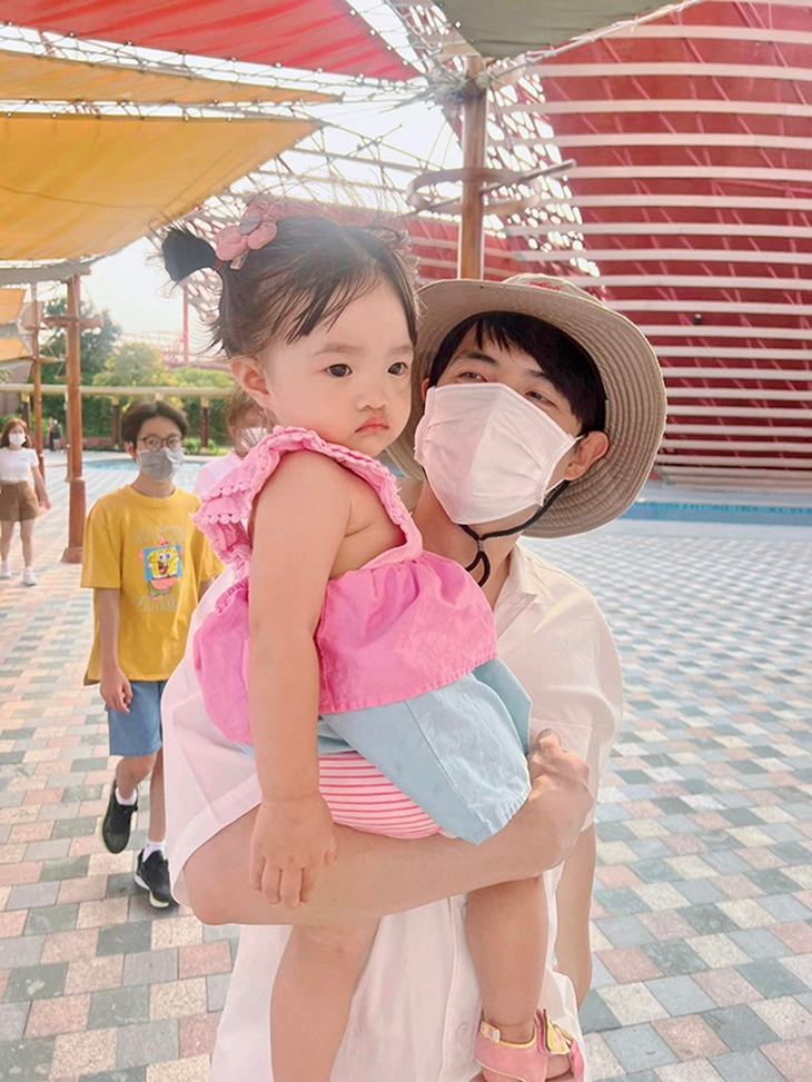 Ảnh vui sao Việt 21/7: Ông Cao Thắng bất lực vì con gái hờn dỗi - Ảnh 1.