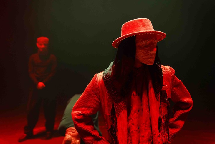 U là trời, chết khiếp với hình ảnh và âm thanh siêu thực trong MV Khói của Hà Lê - Ảnh 5.