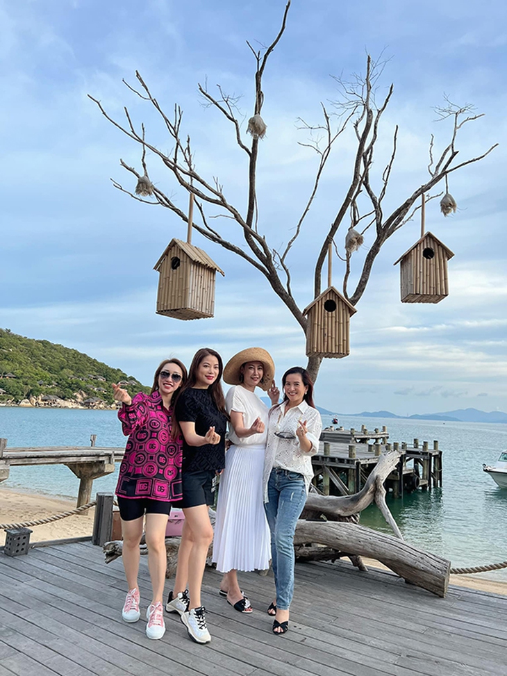 Ảnh vui sao Việt 23/7: Subeo thân thiết Kim Lý - Ảnh 3.