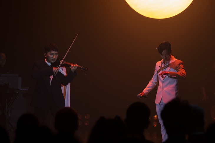 Muốn biết cái giá của đam mê nghệ thuật, hãy nhìn Hoàng Rob - Ảnh 4.