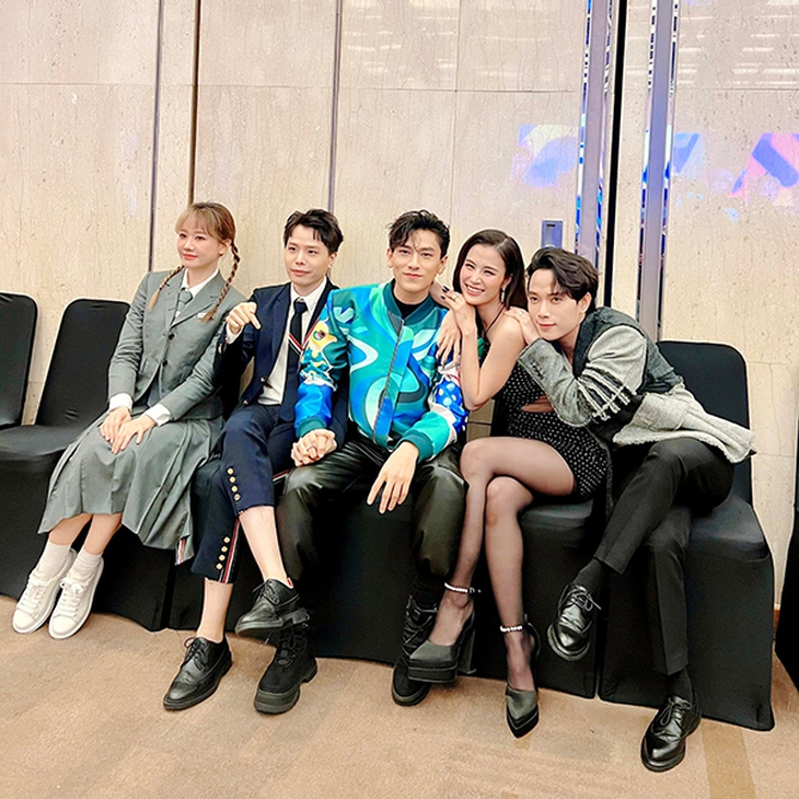 Ảnh vui sao Việt 26/7: Hồ Ngọc Hà nóng bỏng ở trời Âu - Ảnh 2.