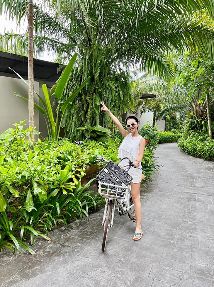 Ảnh vui sao Việt 26/7: Hồ Ngọc Hà nóng bỏng ở trời Âu - Ảnh 5.