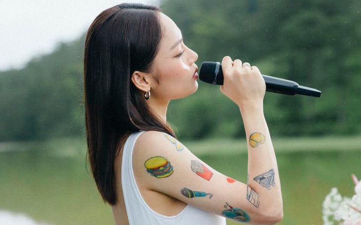 Ngẩn tò te vì loạt hình xăm siêu nhí nhố của Miu Lê trong version mới của Vì mẹ anh bắt chia tay