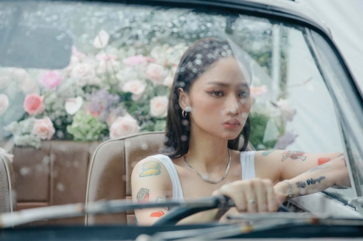 Ngẩn tò te vì loạt hình xăm siêu nhí nhố của Miu Lê trong version mới của Vì mẹ anh bắt chia tay - Ảnh 2.