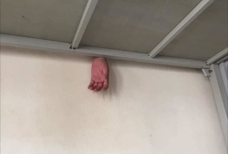 Hú hồn hú vía với cảnh thường gặp khi ở ký túc xá nữ - Ảnh 1.