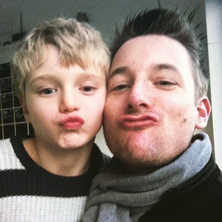 Ông bố giỏi photoshop nhận triệu tim nhờ biến tranh vẽ của con thành hiện thực - Ảnh 1.