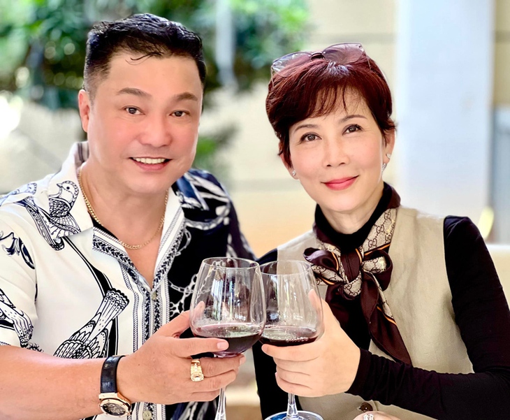 Diễm Hương xinh đẹp tuổi 52, tái ngộ Lý Hùng sau 30 năm ở ẩn - Ảnh 1.