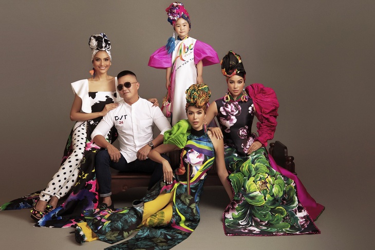 Phạm Hương, Minh Tú, Trương Thị May đọ dáng trong áo dài cách tân - Ảnh 1.