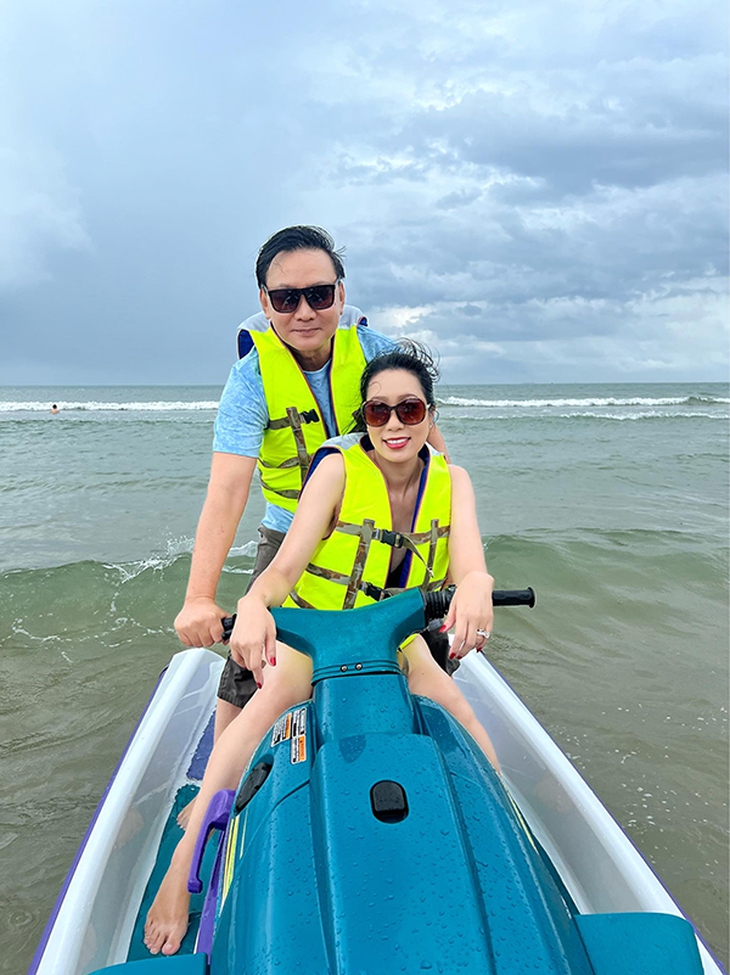 Ảnh vui sao Việt 13-8: Minh Dự ‘chờ mỏi cổ không ai hôn’ - Ảnh 10.