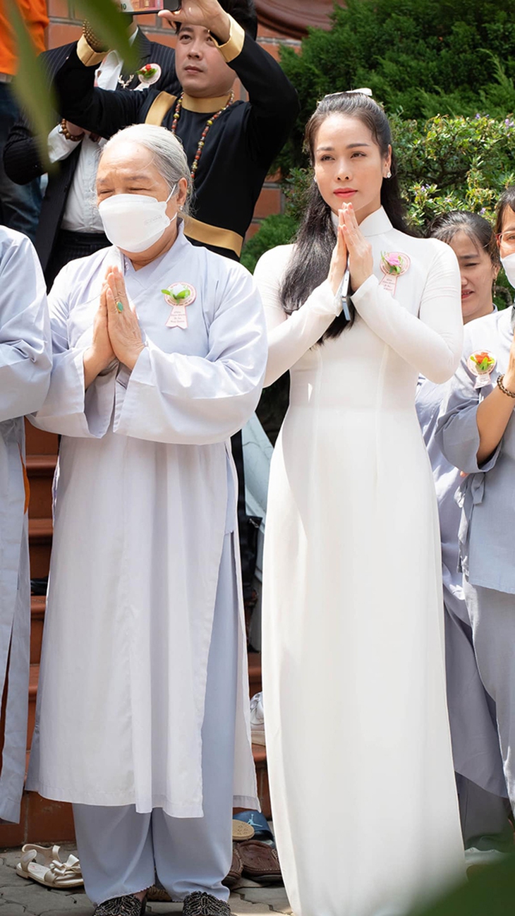 Ảnh vui sao Việt 13-8: Minh Dự ‘chờ mỏi cổ không ai hôn’ - Ảnh 7.