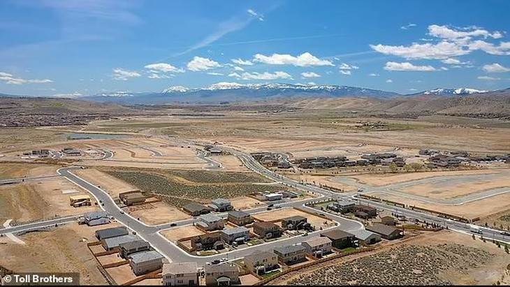 Mua 1 căn nhà được cấp giấy chứng nhận hơn 80 bất động sản liền kề - Ảnh 1.