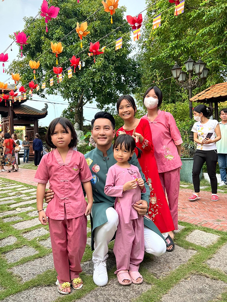 Ảnh vui sao Việt 16-8: Con gái Quyền Linh xinh như mộng - Ảnh 11.