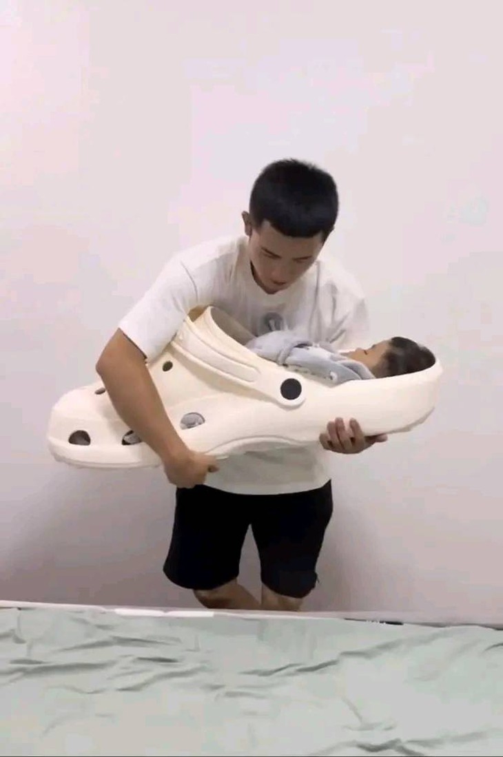 Ảnh vui 17-8: Vợ giận chồng xếp gạch xây tường ngăn đôi chiếc giường - Ảnh 2.