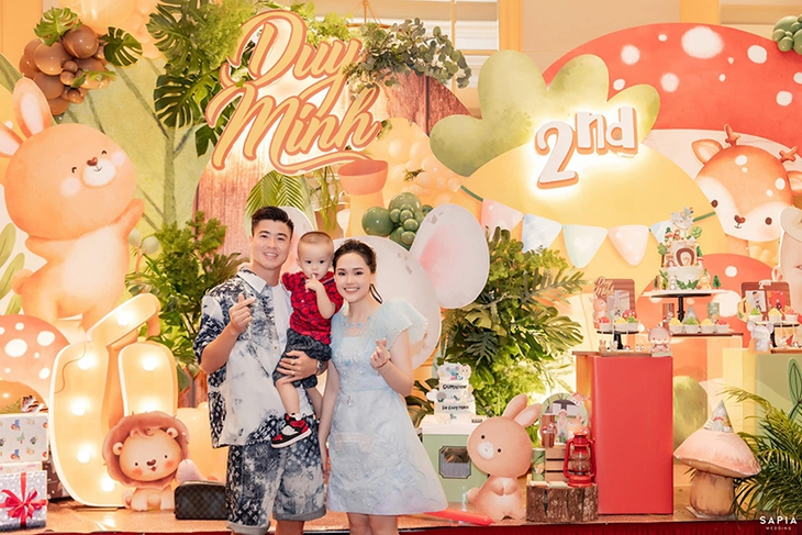 Ảnh vui sao Việt 17-8: Hà Đức Chinh dí dỏm bên Bảo Hân - Ảnh 5.