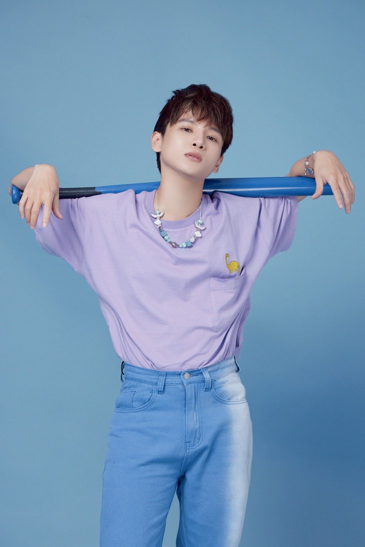 Có ai lầy như Thái Ngân, lấy dép lê làm đạo cụ chụp ảnh - Ảnh 6.