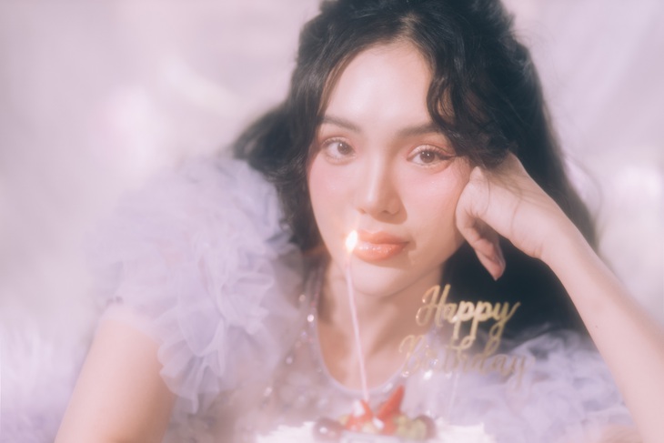 Yeye Nhật Hạ ‘nửa kín nửa hở’ khoe vẻ đẹp yêu kiều - Ảnh 2.