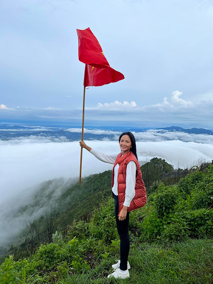 Ảnh vui sao Việt 21-8: Bảo Thanh ‘quậy’ mừng sinh nhật con trai - Ảnh 4.