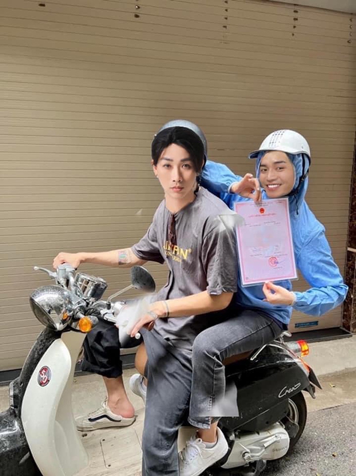 Ảnh vui sao Việt 22-8: BB Trần - Hải Triều ‘cosplay’ Diệu Nhi - Anh Tú - Ảnh 1.