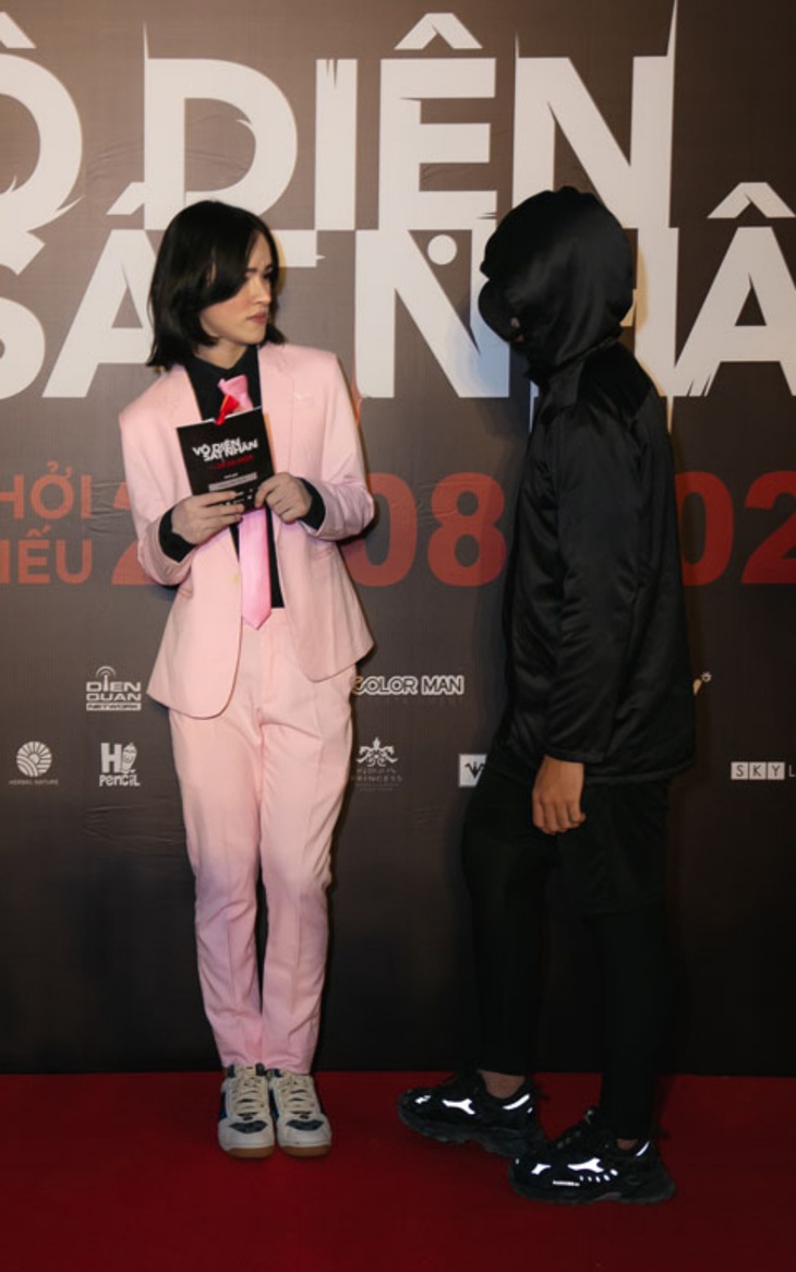 Nam Anh vồ ếch vì bị nhát ma trên thảm đỏ công chiếu phim Vô diện sát nhân - Ảnh 8.