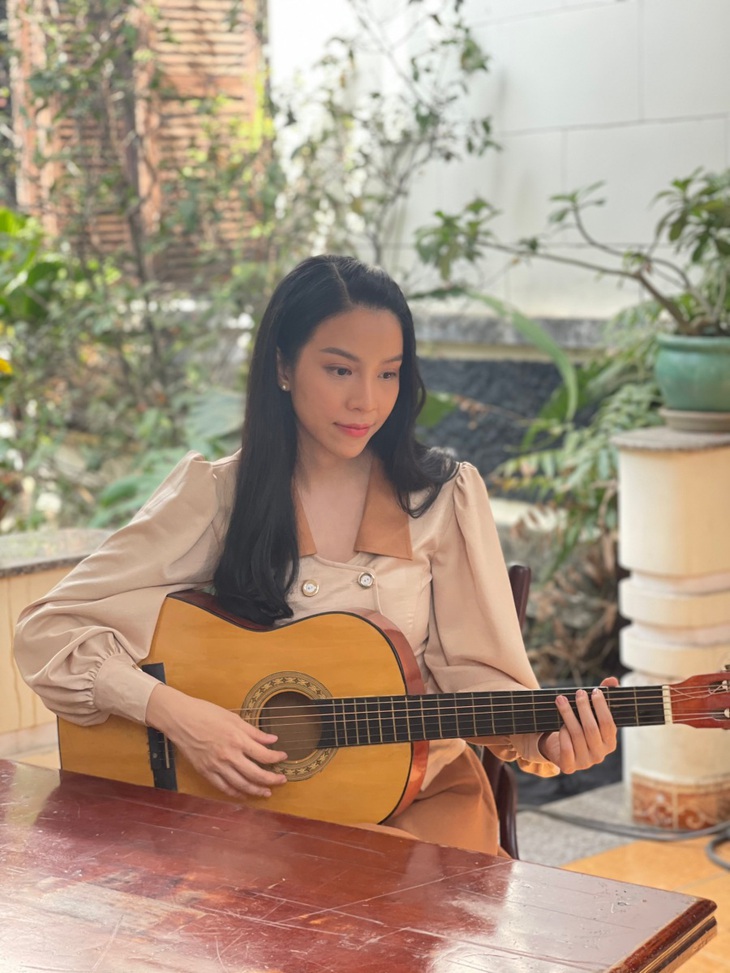 Ngô Phương Anh được thương nhờ màn cãi vã siêu cute với chồng khờ Bạch Công Khanh - Ảnh 1.