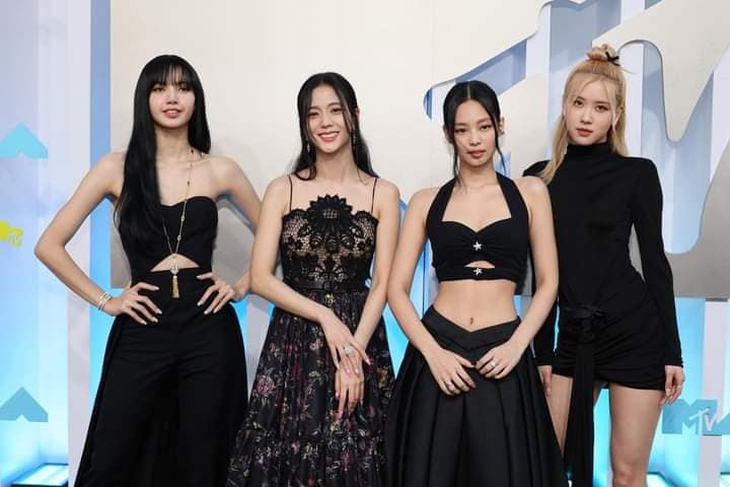 Lisa Blackpink trở thành nghệ sĩ solo K-pop đầu tiên thắng giải VMAs - Ảnh 1.