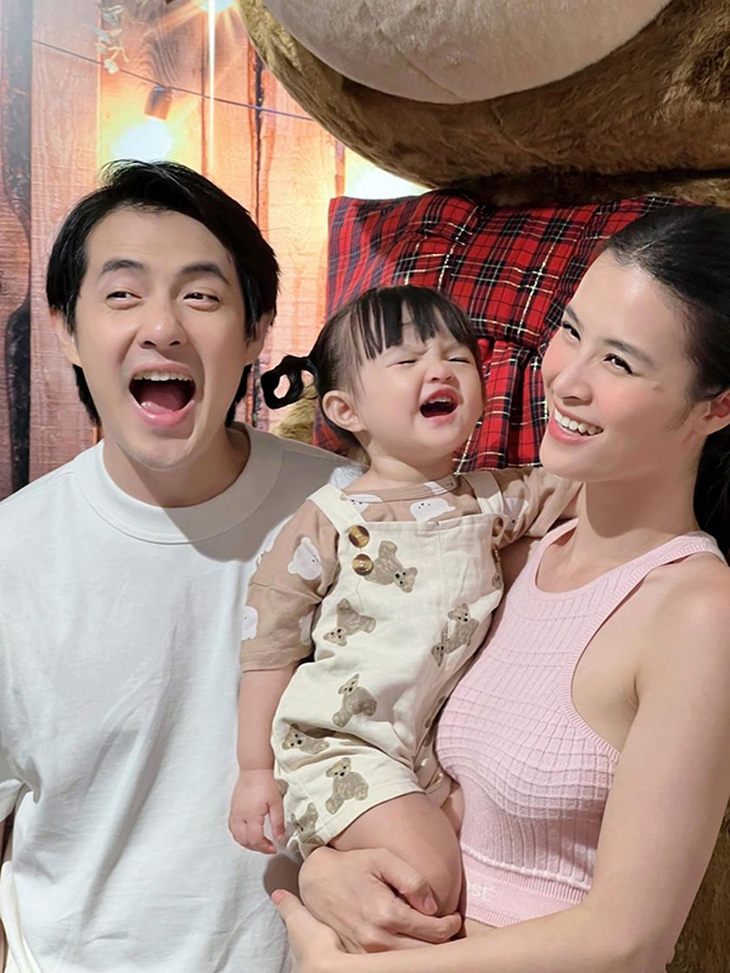 Ảnh vui sao Việt 29-8: Gia đình Đông Nhi tấu hài - Ảnh 1.