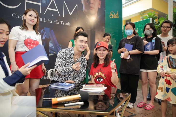 Fan thót tim nghe Ưng Hoàng Phúc kể chuyện suýt toi mạng vì bị uống thuốc ngủ lúc chào đời - Ảnh 1.