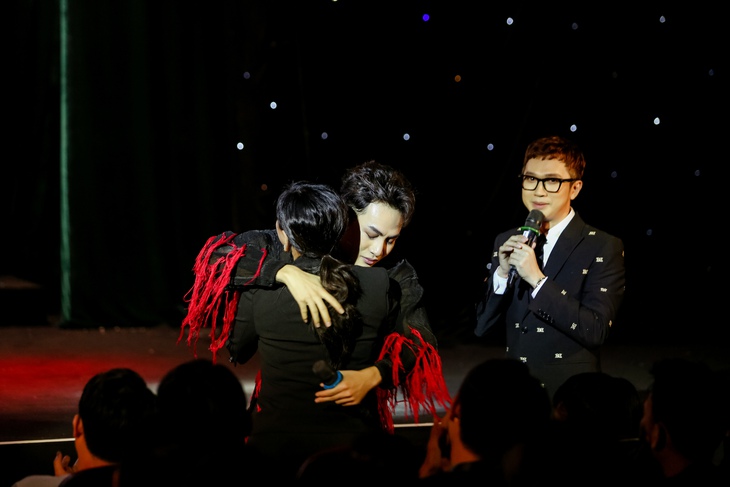 Trấn Thành nức nở, Trúc Nhân ‘nhại’ Sơn Tùng vì MV mới của Ali Hoàng Dương - Ảnh 6.