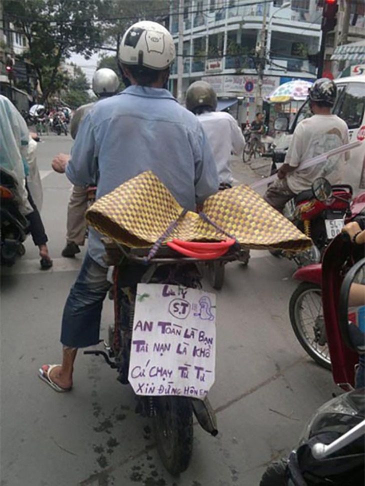 Cười đau bụng với những biển thông báo trên xe - Ảnh 8.
