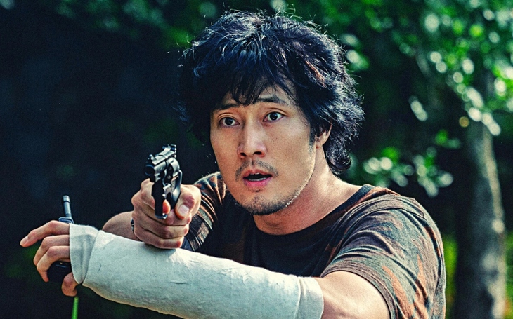 Ngỡ ngàng với ngoại hình xập xệ như ông chú của So Ji Sub - Ảnh 2.