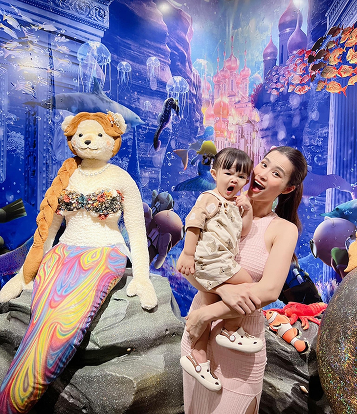 Ảnh vui sao Việt 5-8: Con gái Đông Nhi ‘đang làm duyên thì mắc ngáp’ - Ảnh 1.