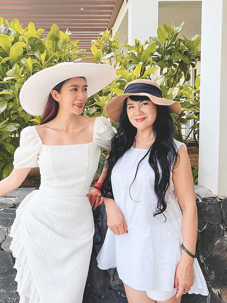 Ảnh vui sao Việt 5-8: Con gái Đông Nhi ‘đang làm duyên thì mắc ngáp’ - Ảnh 10.