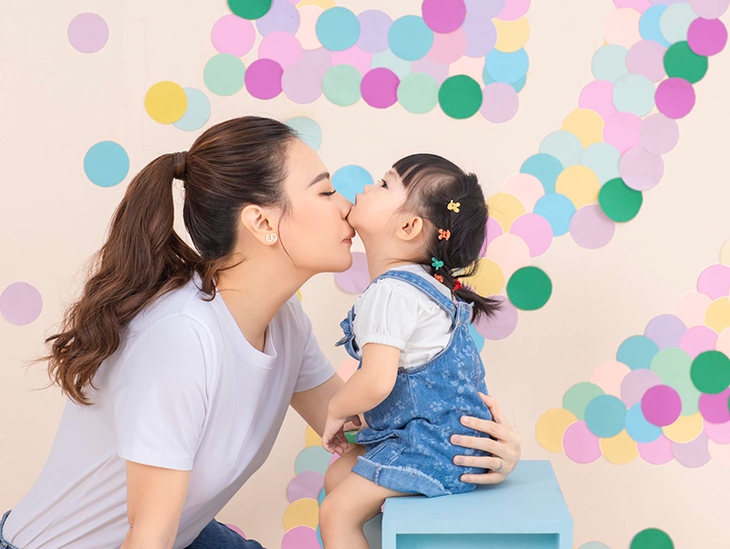 Ảnh vui sao Việt 5-8: Con gái Đông Nhi ‘đang làm duyên thì mắc ngáp’ - Ảnh 6.