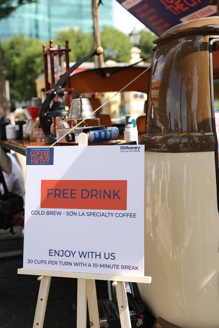 Sáng chủ nhật làm gì? Ra Bưu điện thành phố uống cà phê, nghe nhạc miễn phí thôi! - Ảnh 6.