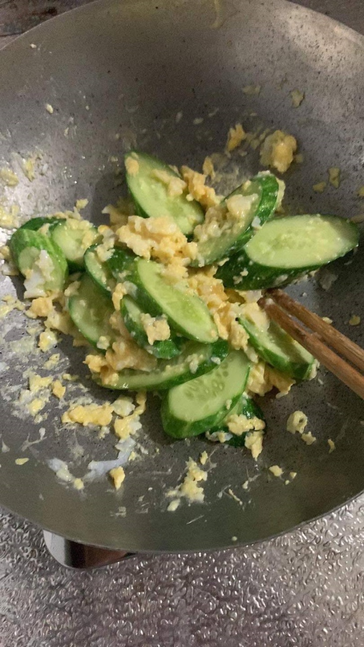 Tém tém miệng cười trước bữa ăn của hội sinh viên tương lai - Ảnh 3.