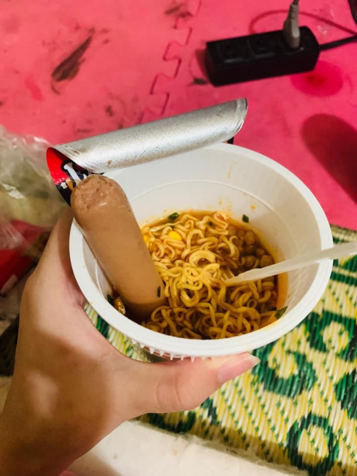 Tém tém miệng cười trước bữa ăn của hội sinh viên tương lai - Ảnh 5.