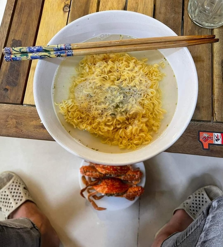 Tém tém miệng cười trước bữa ăn của hội sinh viên tương lai - Ảnh 8.